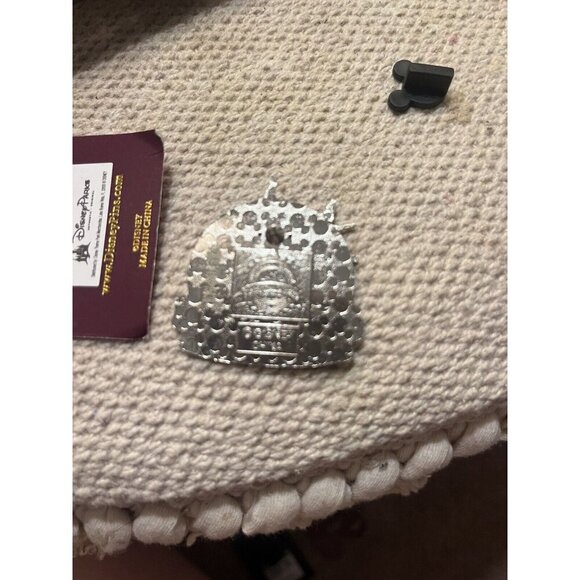 WDW DISNEY 2009 Tinker Bell with Cinderella's Castle PIN New on Card - Picture 5 of 5